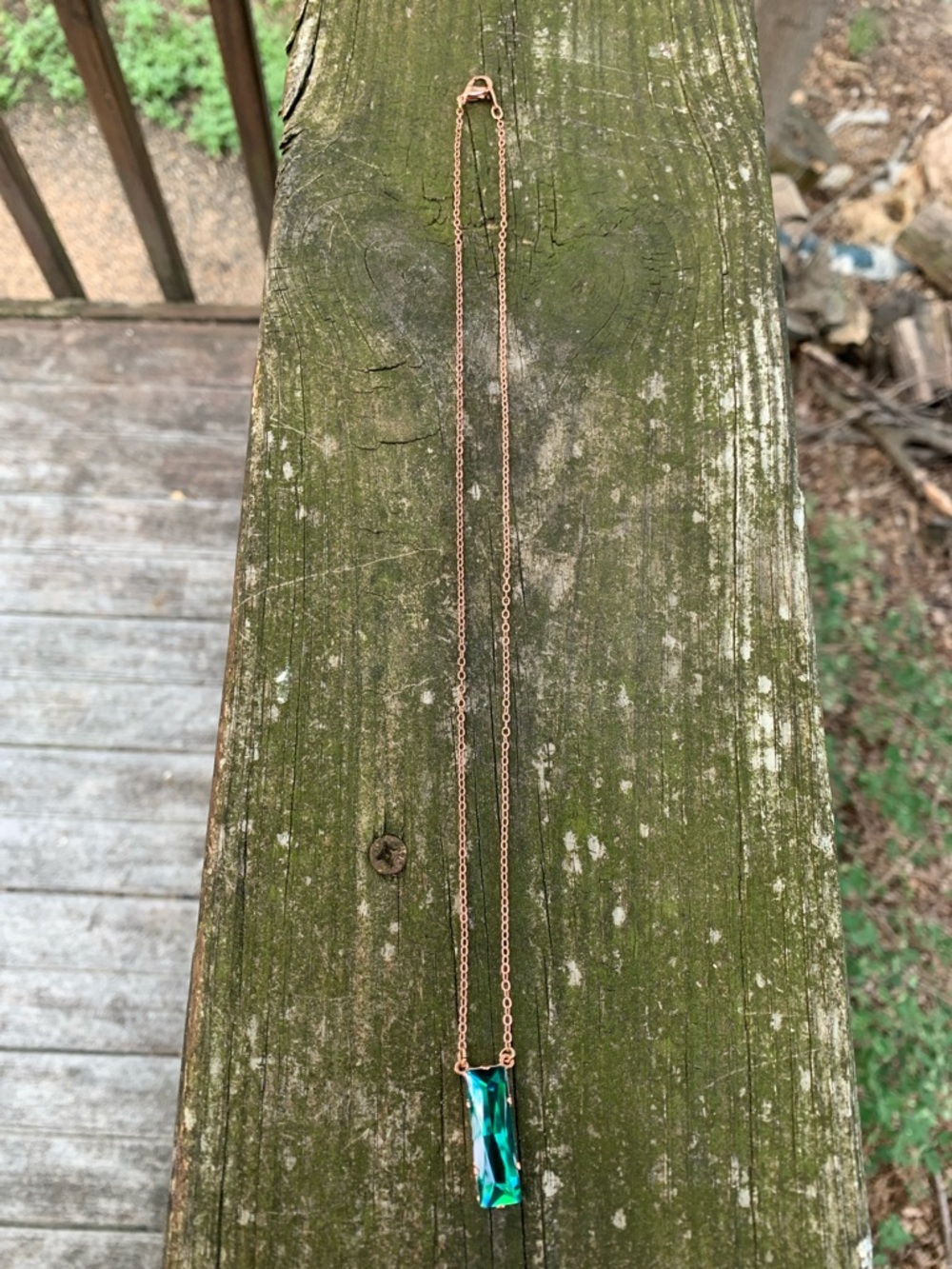 NWOT Emerald Green Rectangular Pendant Necklace in rose gold